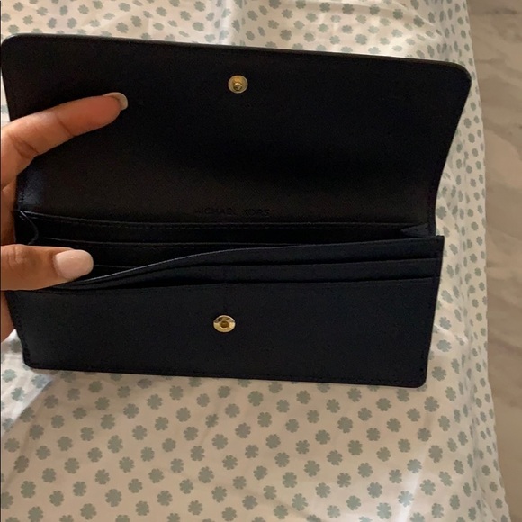Michael Kors wallet - Picture 2 of 2
